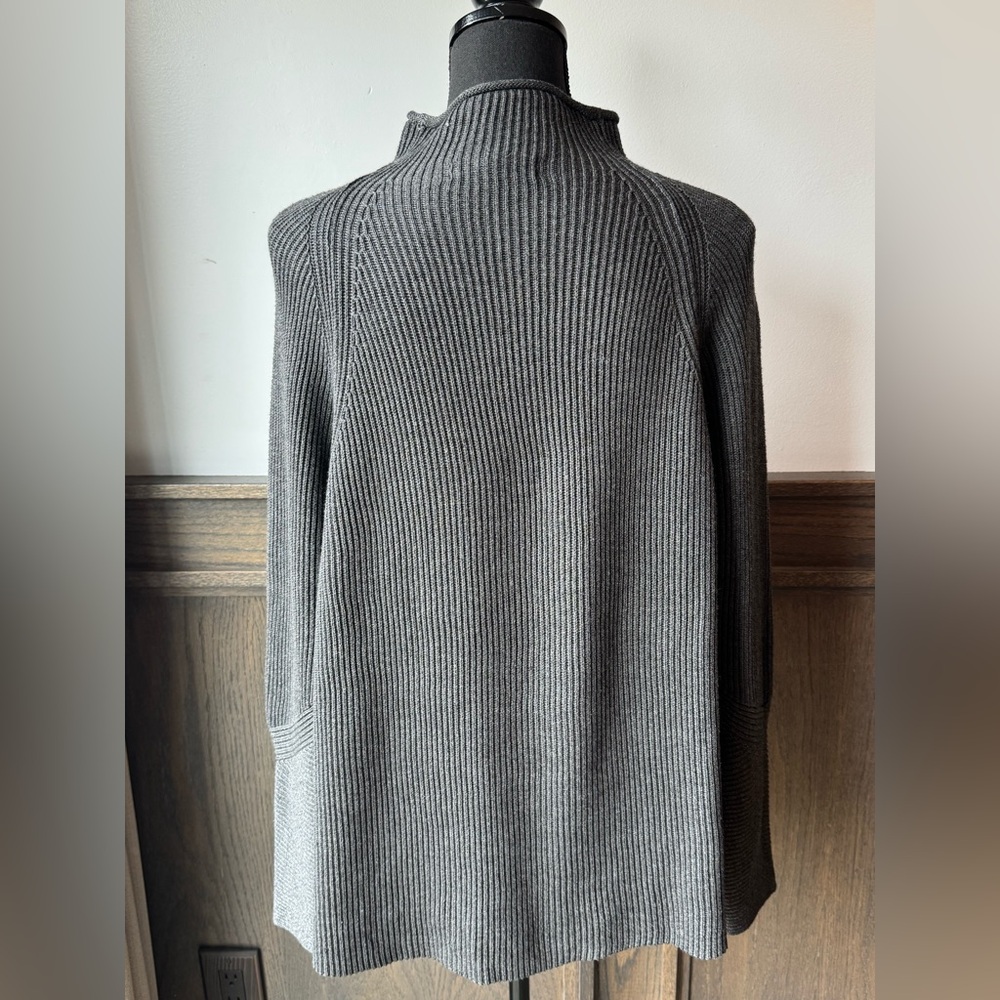 Elie Tahari women’s knit mock dark grey neck sweater EUC Large - Picture 4 of 8